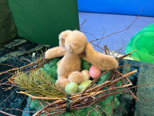 Vi har blant hørt eventyret om "Hvorfor Påskeharen legger egg"